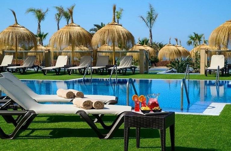 Cabogata Beach Hotel & Spa