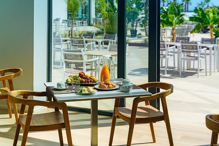 Cabogata Beach Hotel & Spa