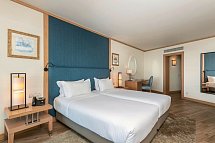 Sesimbra Oceanfront Hotel
