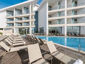 Sesimbra Oceanfront Hotel