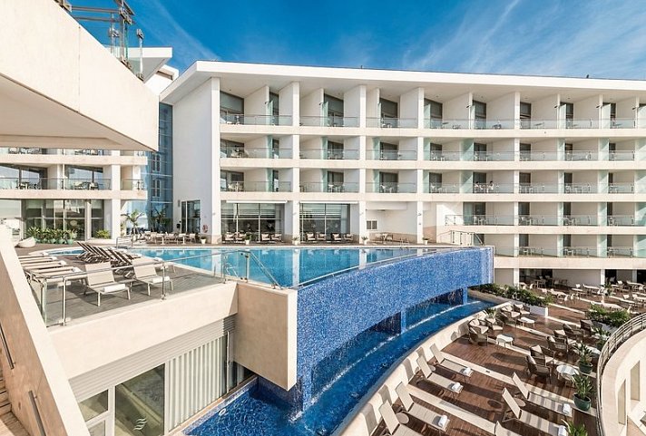 Sesimbra Oceanfront Hotel