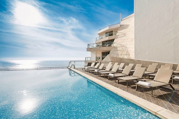 Sesimbra Oceanfront Hotel
