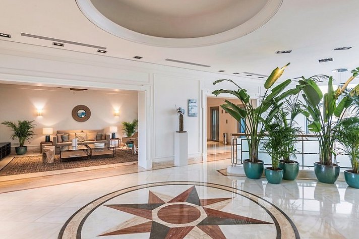 Sesimbra Oceanfront Hotel