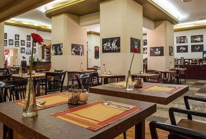 EA Hotel Rokoko