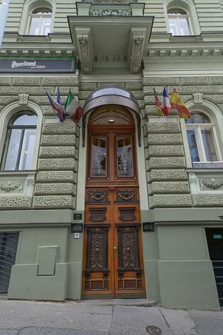 Deminka Palace