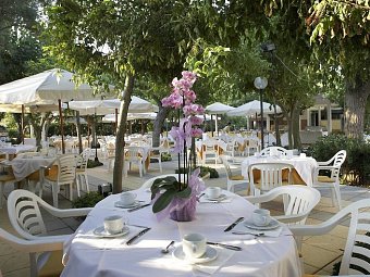Alexandra Plaza Hotel