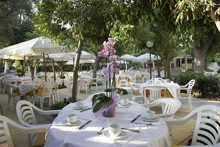 Alexandra Plaza Hotel