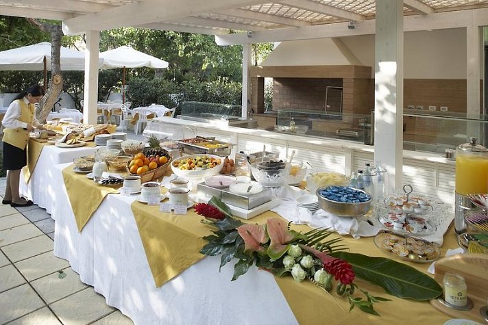 Alexandra Plaza Hotel