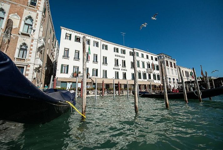 Hotel Monaco & Grand Canal