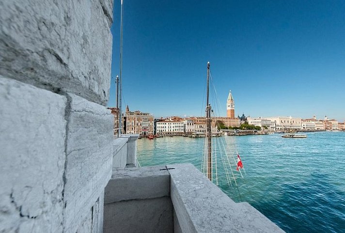 Hotel Monaco & Grand Canal