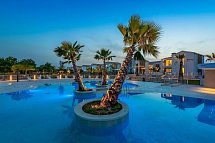 Pareus Beach Resort