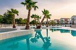 Pareus Beach Resort