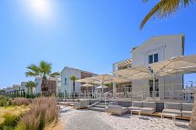 Pareus Beach Resort