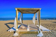 Pareus Beach Resort