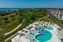 Pareus Beach Resort