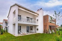 Pareus Beach Resort