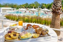 Pareus Beach Resort