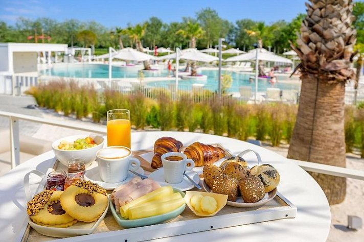 Pareus Beach Resort