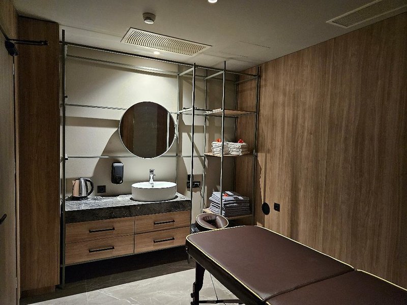 Petousis Hotel & Suites