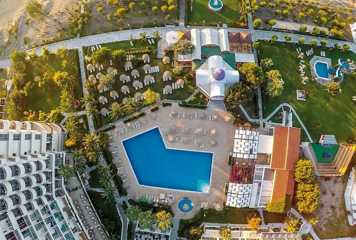 Pegasos Deluxe Beach Hotel