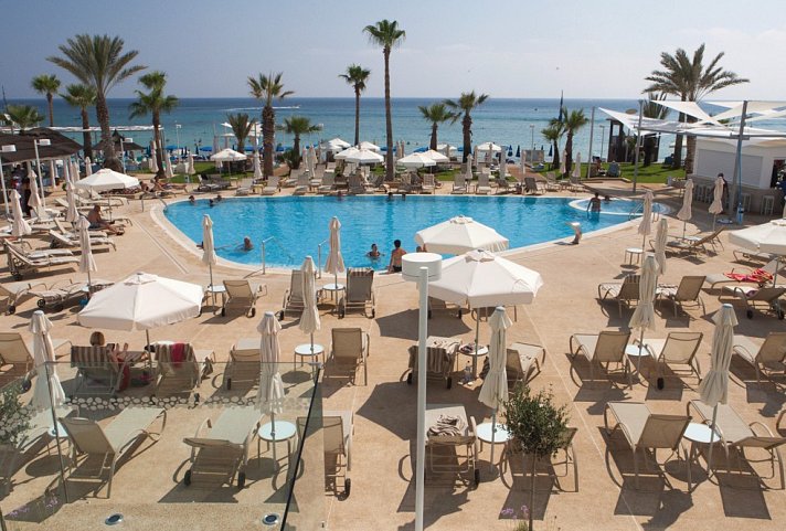 Vrissaki Beach Hotel