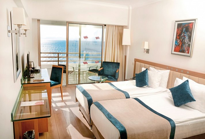 Korumar Deluxe Hotel - Wohnbeispiel Doppelzimmer Standard Meerblick (Zimmercodierung DGM)