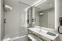 Sercotel Rosaleda Málaga - Beispiel Bad Doppelzimmer Klassik (Zimmercodierung DB1)