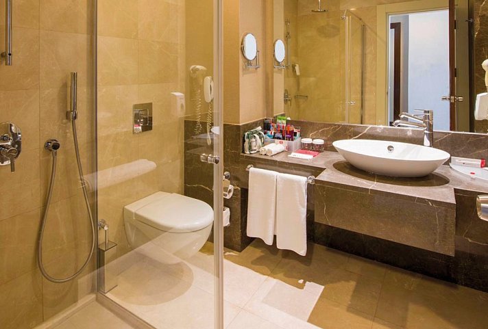 Ramada Plaza Hotel - Beispiel Bad