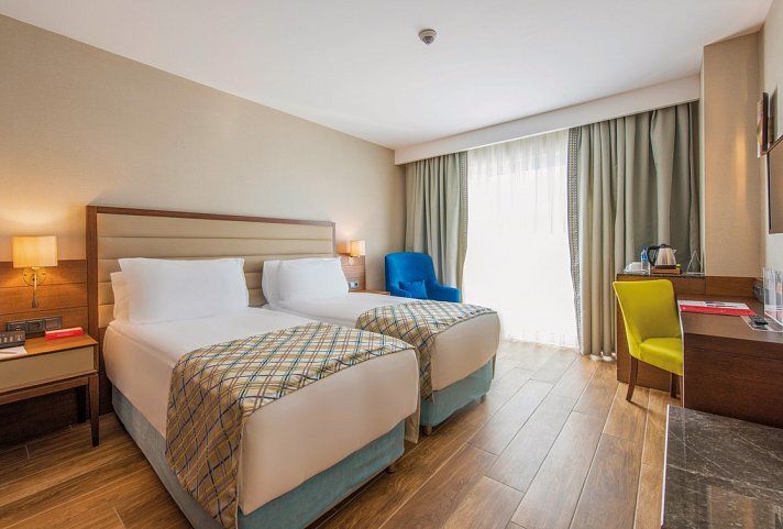 Ramada Plaza Hotel - Wohnbeispiel Doppelzimmer mit Stadtblick (Zimmercodierungen DB1 & DC1)