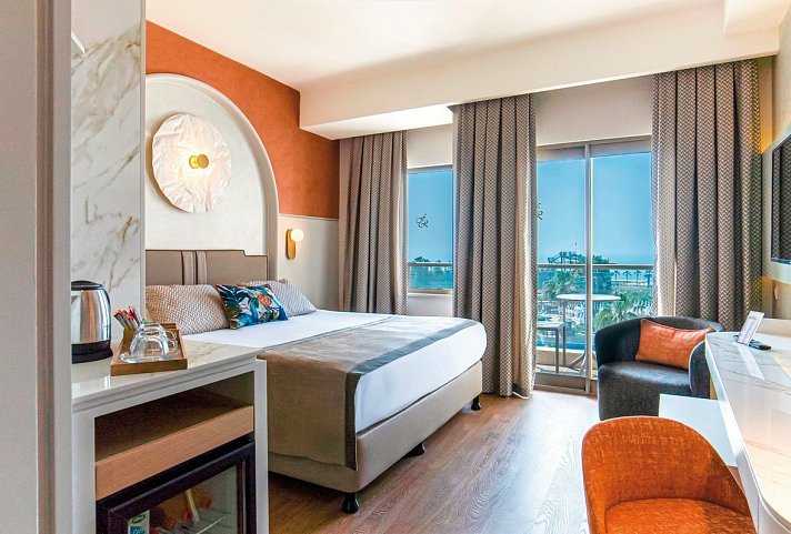 Fame Residence Lara & Spa - Wohnbeispiel Doppelzimmer seitl. Meerblick (Zimmercodierungen DBN & DCN)