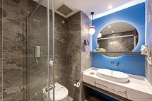 Oleander Beach Resort - Wohnbeispiel Bad Doppelzimmer (Zimmercodierungen DBL, DCL & DBM)