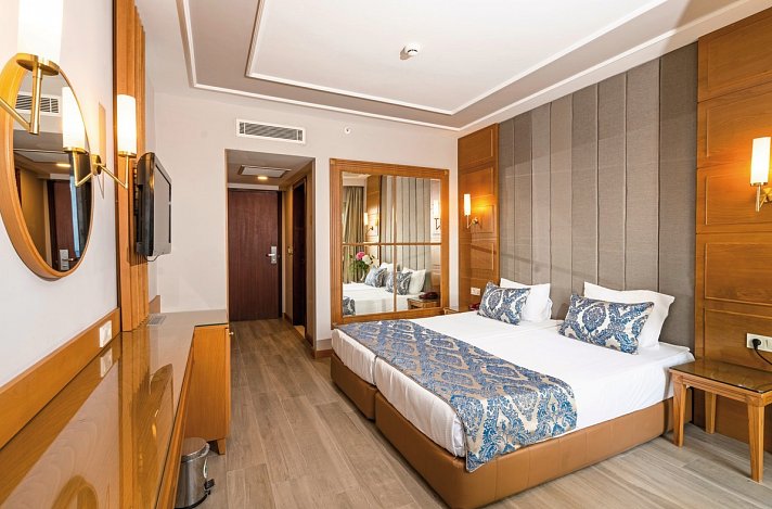 Royal Atlantis Beach