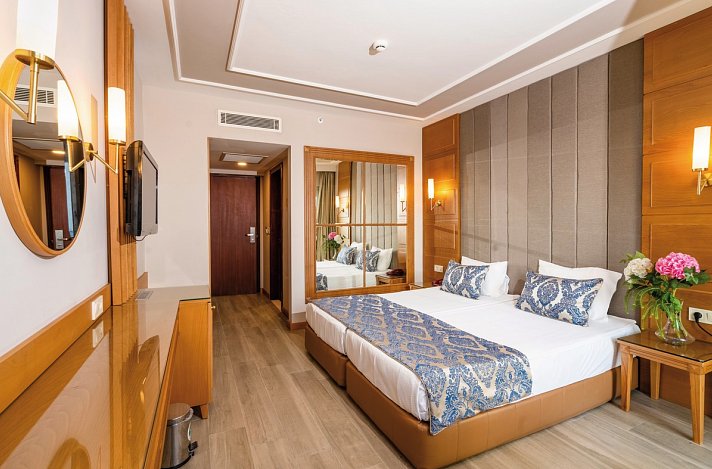 Royal Atlantis Beach