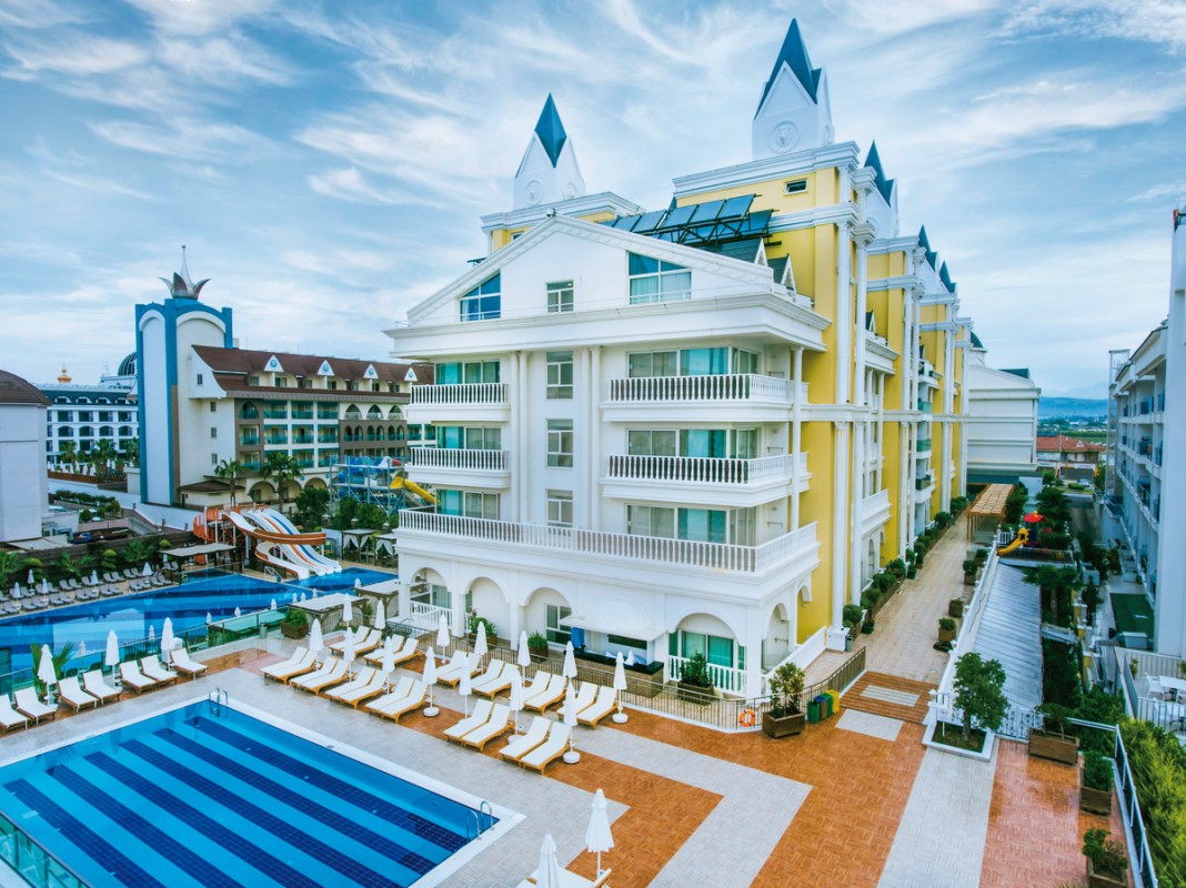 Dream World Resort & Spa
