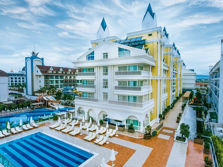 Dream World Resort & Spa