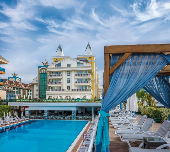 Dream World Resort & Spa
