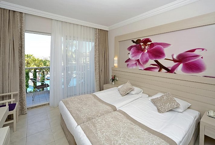 Seaden Corolla Hotel - Wohnbeispiel Doppelzimmer Poolblick (Zimmercodierungen DBP & DC3)