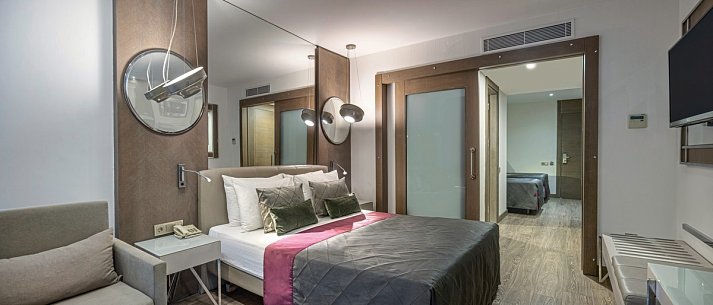 Side Star Elegance - Wohnbeispiel Familienzimmer Poolblick (Zimmercodierung FBP)