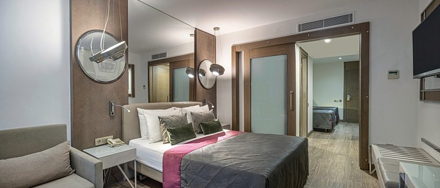 Side Star Elegance - Wohnbeispiel Familienzimmer Poolblick (Zimmercodierung FBP)