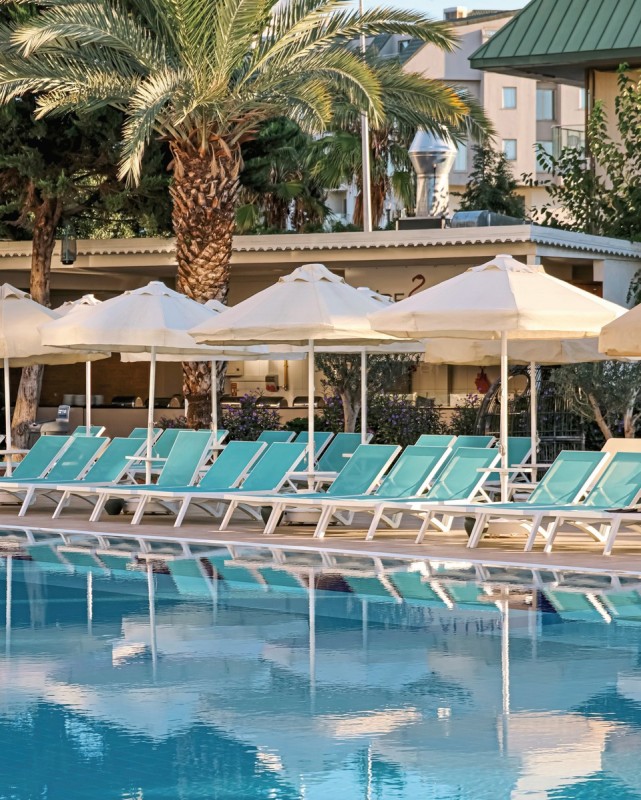 Side Aluna Hotel