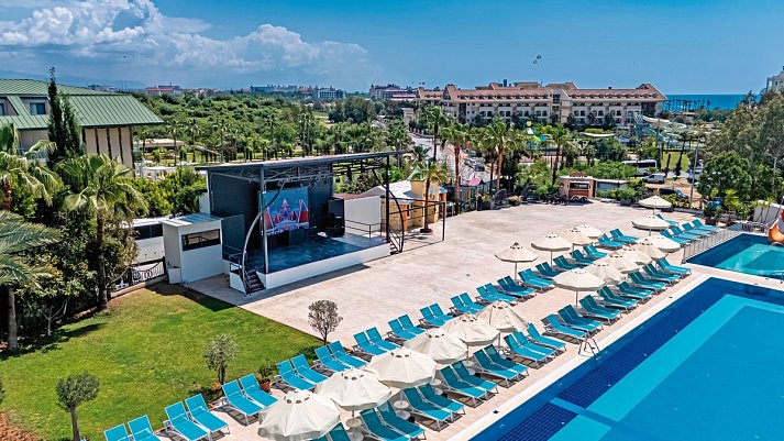 Side Aluna Hotel