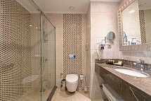 Side Premium - Beispiel Bad Doppelzimmer (Zimmercodierungen DB1, DC1, DE1, DB2, DC2, DBP, DCP, DBN & DCN)