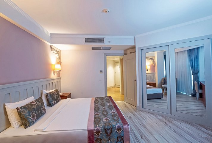 Side Crown Serenity - Wohnbeispiel Doppelzimmer Poolblick (Zimmercodierung DBP)