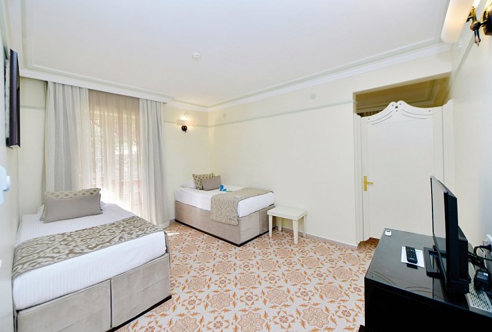 Ali Bey Park - Wohnbeispiel Familienzimmer Gartenblick (Zimmercodierungen FBG & FVG)