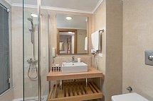 Limak Limra Hotel & Resort - Beispiel Bad Familienzimmer Nebengebäude (Zimmercodierung FBV)
