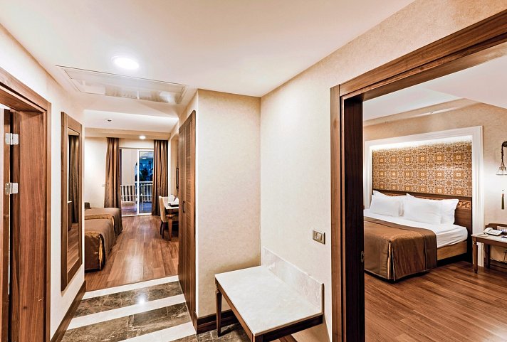 Güral Premier Tekirova - Wohnbeispiel Familienzimmer Deluxe Pool (Zimmercodierungen FBQ, FB1 & FB2)