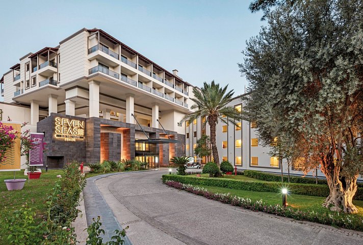 Seven Seas Hotel Life