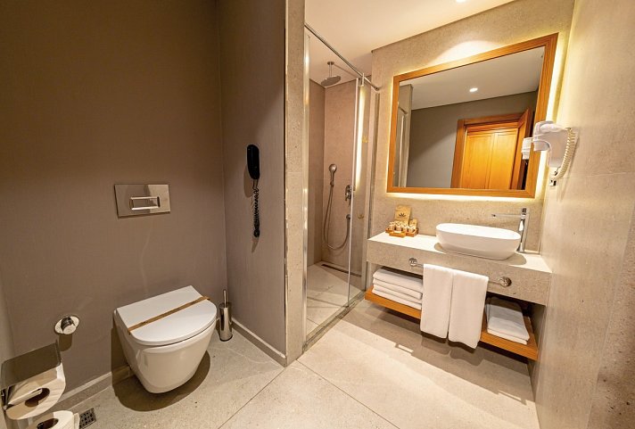 Siu Collection - Beispiel Bad Doppelzimmer Landblick (Zimmercodierungen DBL, FD2, FD3 & WI1)