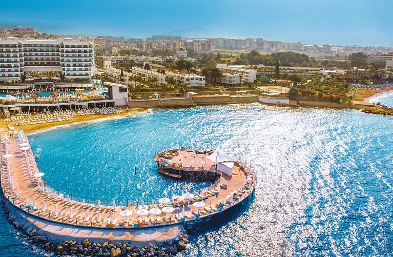 Azura Deluxe Resort & Spa Hotel