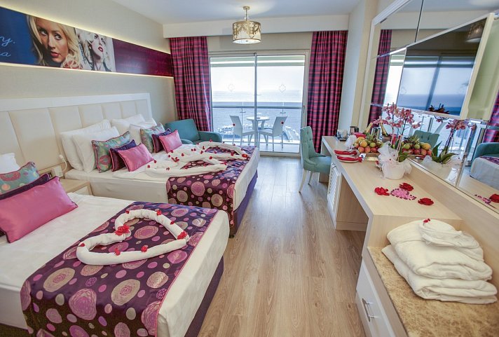 Azura Deluxe Resort & Spa Hotel - Wohnbeispiel Doppelzimmer Deluxe Meerblick (Zimmercodierungen DDM & DCM)